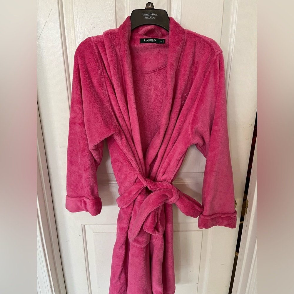 Ralph Lauren Fluffy Robe that is hot pink, Size XL, Faux Fur, with Pockets